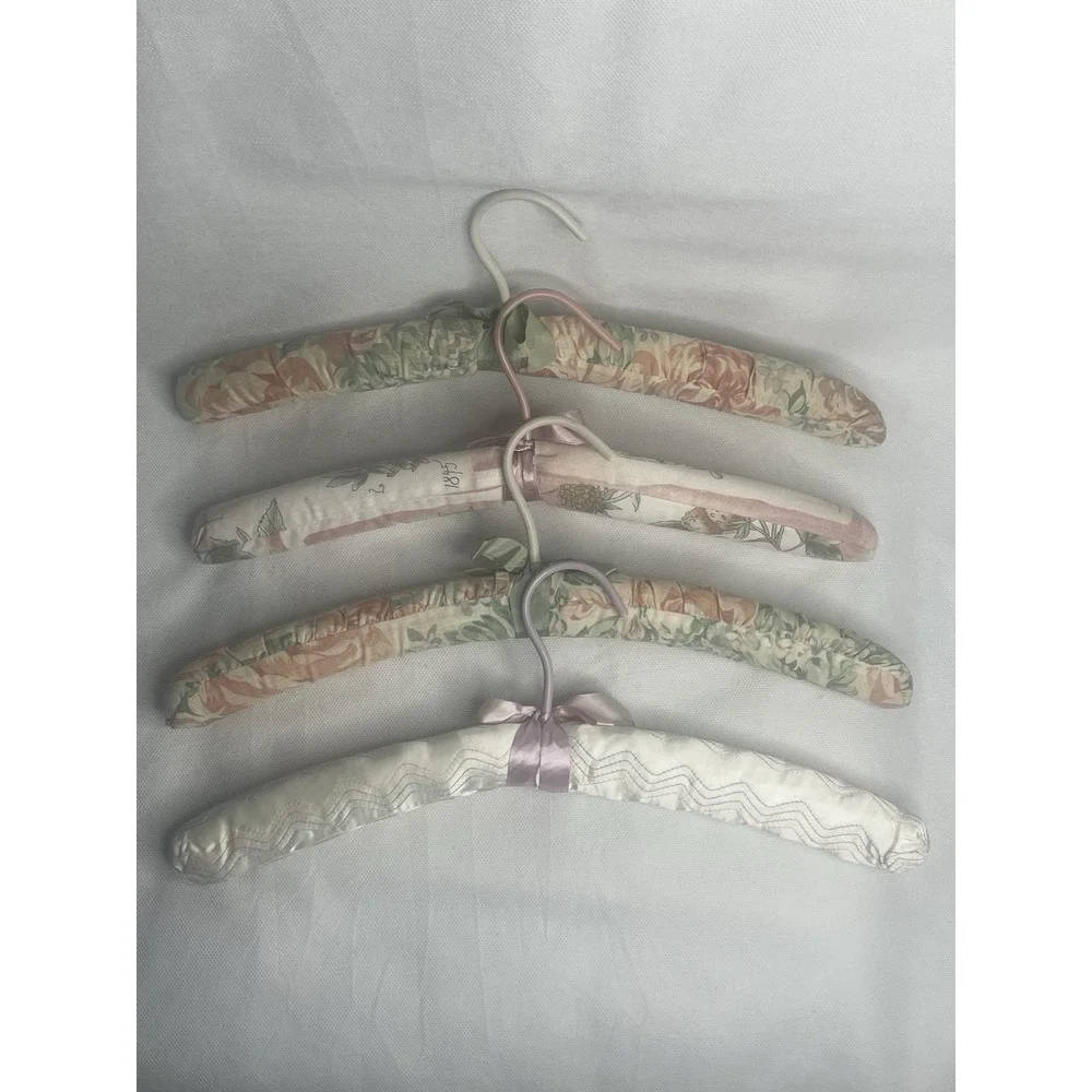 Vtg Floral Clothing Hangers Padded Satin Lot of 4 Shabby Chic Closet Core Pinks